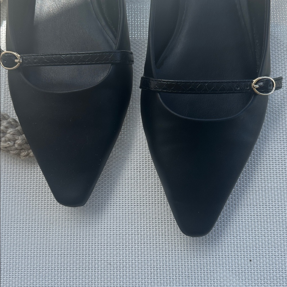 Chic Black Slingback Flats with strap accent